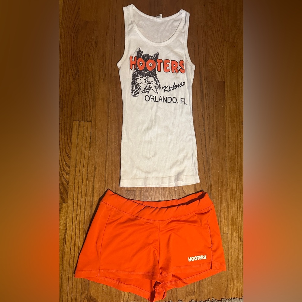 ARE YOU THE NEXT HOOTERS GIRL?!